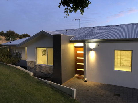 Three Bedroom, Two Bathroom Family Home - Mackay Tourism 0
