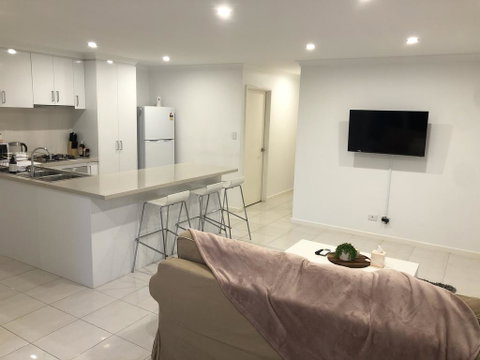 Three Bedroom, Two Bathroom Family Home - Mackay Tourism 1