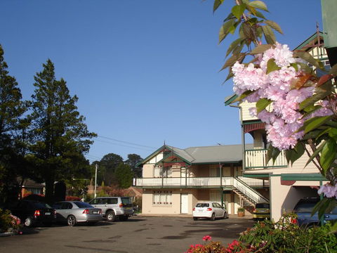 Three Explorers Motel - Mackay Tourism 0
