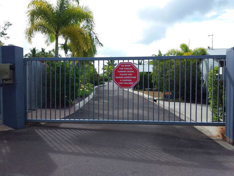 Tin Can Bay Marina Villas - Mackay Tourism 3