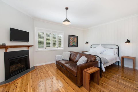 Toms Cottage - Wilgowrah -A Country Escape - Mackay Tourism 1