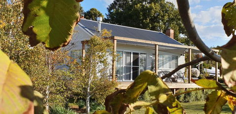 Toms Cottage - Wilgowrah -A Country Escape - Mackay Tourism 0