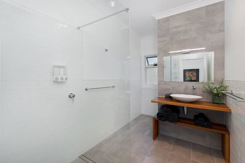 Toms Cottage - Wilgowrah -A Country Escape - Mackay Tourism 3