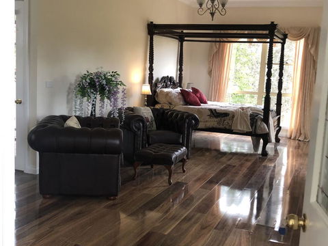 Toolebewang Farm Cottage - Mackay Tourism 2