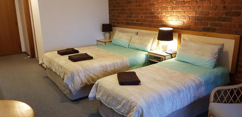 Tooleybuc Club Motor Inn - Mackay Tourism 1