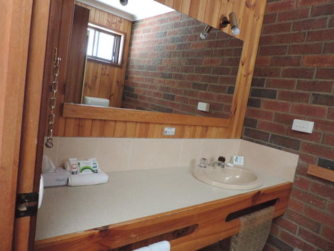 Tooleybuc Country Roads Motor Inn - Mackay Tourism 1