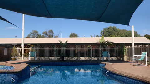 Tooleybuc Motel - Mackay Tourism 0