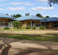 Tooleybuc River Retreat Villas - Mackay Tourism