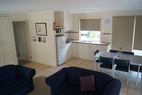 Tooleybuc River Retreat Villas - Mackay Tourism 1
