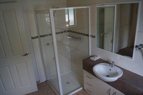 Tooleybuc River Retreat Villas - Mackay Tourism 3