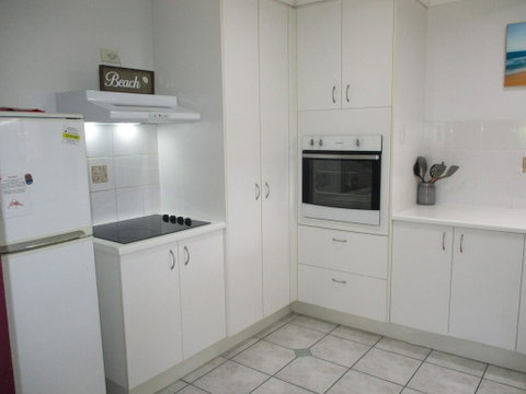Torquay Beach Holiday House - Mackay Tourism 3