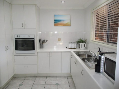 Torquay Beach Holiday House - Mackay Tourism 0
