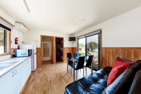 Torquay Foreshore Caravan Park - Mackay Tourism 1