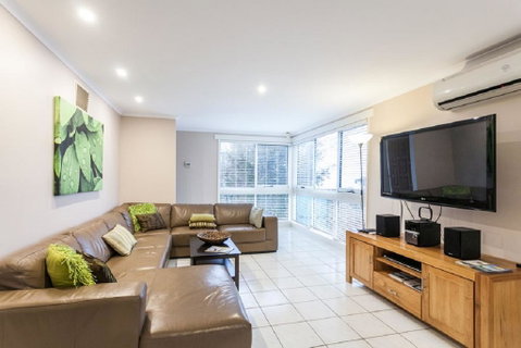Torquay Retreats - Anderson - Mackay Tourism 0