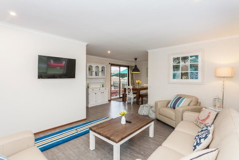Torquay Retreats Aus- TwentyTwo Pride - Mackay Tourism 2