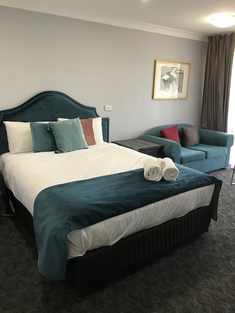 Town & Country Motor Inn - Mackay Tourism 0