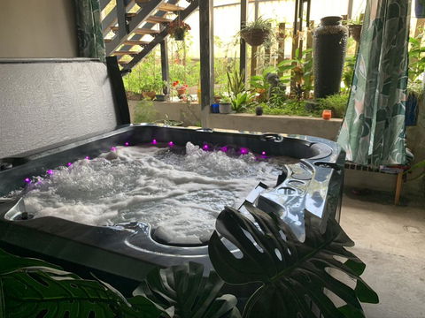 Tranquil Spa Retreat - Mackay Tourism 1