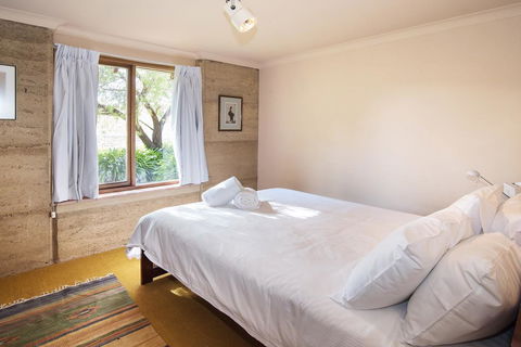 Trastevere Cowaramup Farm House - Mackay Tourism 1