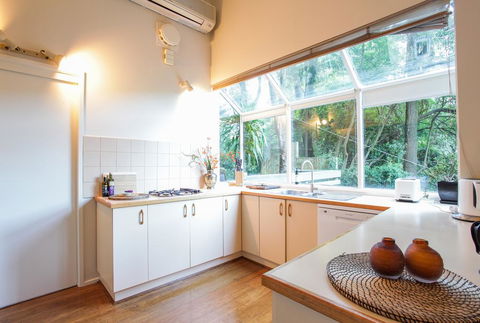Tree Top Stay - Mackay Tourism 1