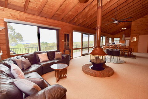 Treetops Retreat Katoomba - Mackay Tourism 0