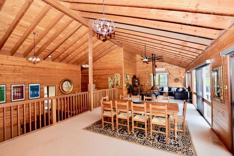 Treetops Retreat Katoomba - Mackay Tourism 2