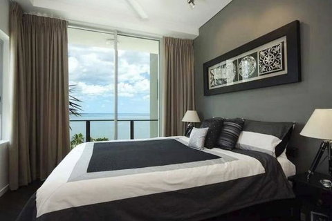 Trilogy On The Esplanade. Room With A View! - Mackay Tourism 1