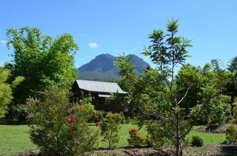 Tuckeroo Cottages & Gardens - Mackay Tourism 3