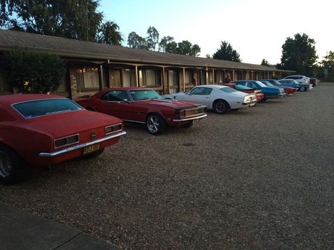 Tumut Valley Motel - Mackay Tourism 0