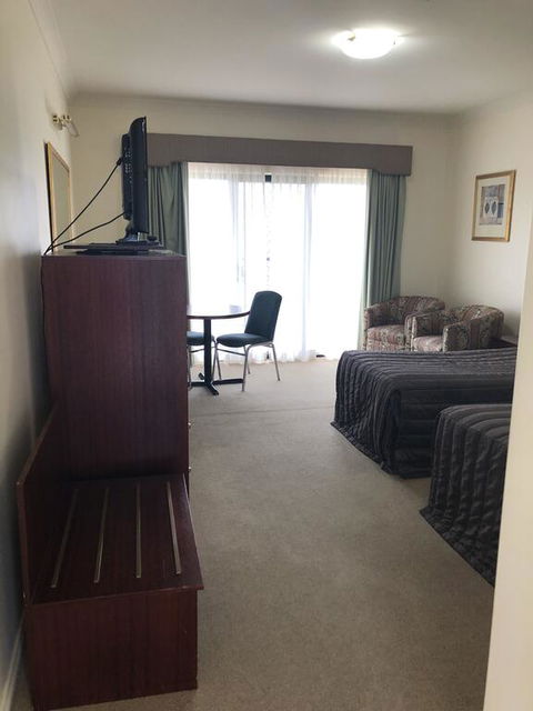 Turners Vineyard Motel - Mackay Tourism 3