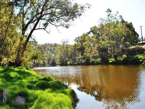 Tweed Valley Lodge - Mackay Tourism 1