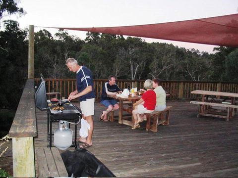 Tweed Valley Lodge - Mackay Tourism 3