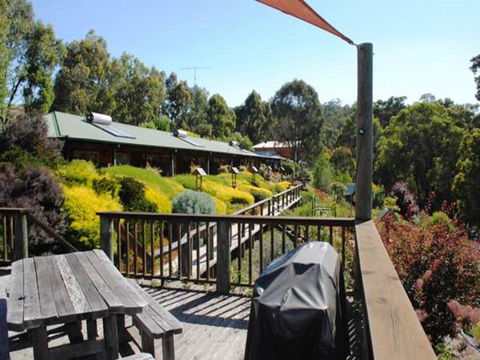 Tweed Valley Lodge - Mackay Tourism 0