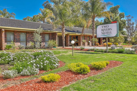 Two Rivers Motel - Mackay Tourism 0