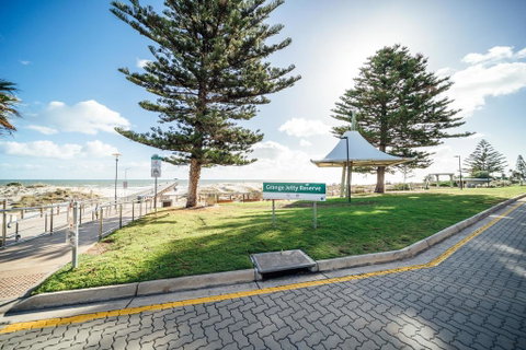 Urban Beach Shack-Metres From The Beach & Cafes - Mackay Tourism 3