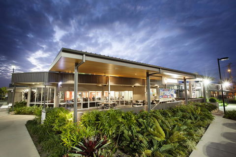 Vale Hotel - Mackay Tourism 0
