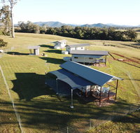 Valley Cabins By The Creek - Mackay Tourism