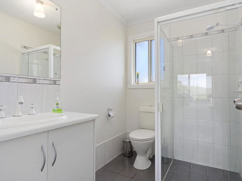 VALLEY VIEWS - 10 Valley Heights Drive - Mackay Tourism 0