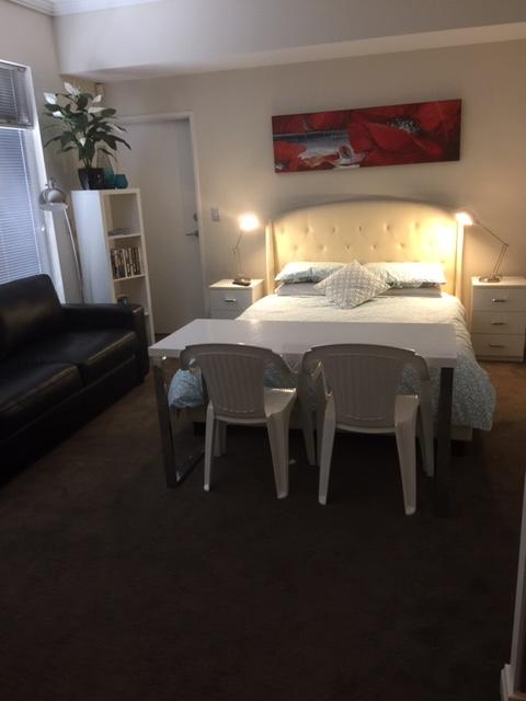 Venetian Canal 1 Bedroom Apartment - Mackay Tourism 3