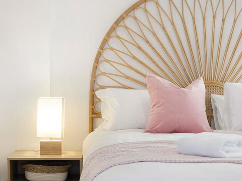 Ventura Beach Motel 2 Bed Poolside - Unit 4 - Mackay Tourism 1