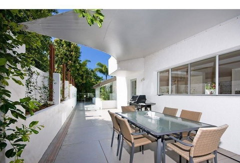 Villa Bianco - Mackay Tourism 1