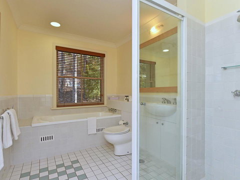 Villa Executive 2br Pokolbin Resort Condo Located Within Cypress Lakes Resort (nothing Is More Central) - Mackay Tourism 2