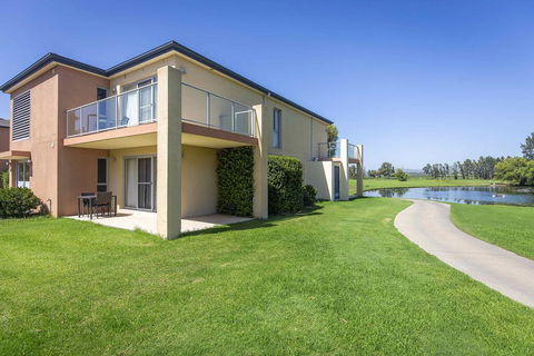 Villa On The Green - Mackay Tourism 0