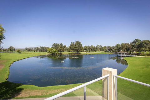 Villa On The Green - Mackay Tourism 1