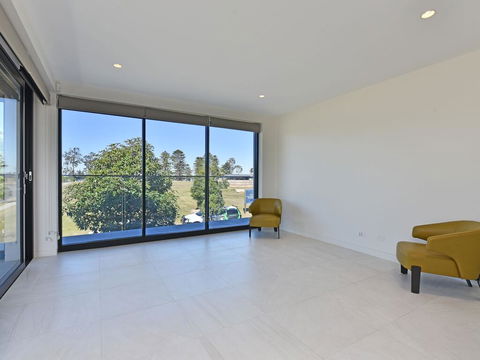 Villa Sorrento Waterside At Trinity Point - Mackay Tourism 3