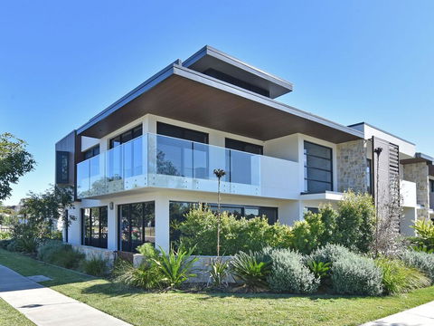 Villa Sorrento Waterside At Trinity Point - Mackay Tourism 0