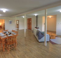 Village Stays Coldstream Gallery Bungalow - Mackay Tourism