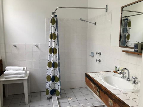 Vine Valley Inn - Mackay Tourism 1