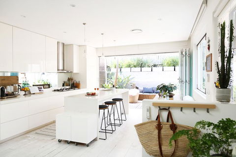 Walk To Beach From This Stylish Bronte Oasis W AC, Wifi And Free Parking - Mackay Tourism 1