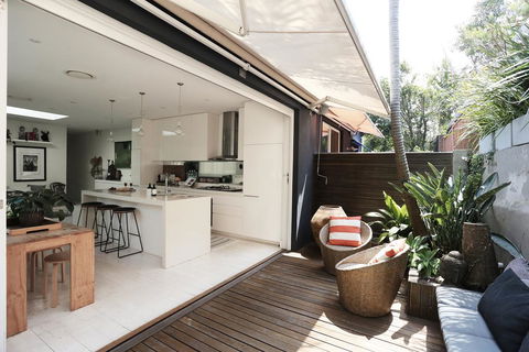 Walk To Beach From This Stylish Bronte Oasis W AC, Wifi And Free Parking - Mackay Tourism 0