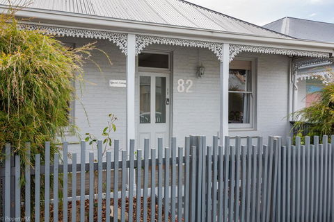 Walk To Salamanca, Queens Cottage LUX 3bdm Queens Cottage - Mackay Tourism 3